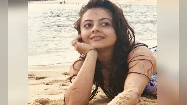 देवोलीना भट्टाचार्य ने बिकिनी तसवीर से उड़ाए फैंस के होश, समुद्र किनारे दिखा बोल्ड अंदाज