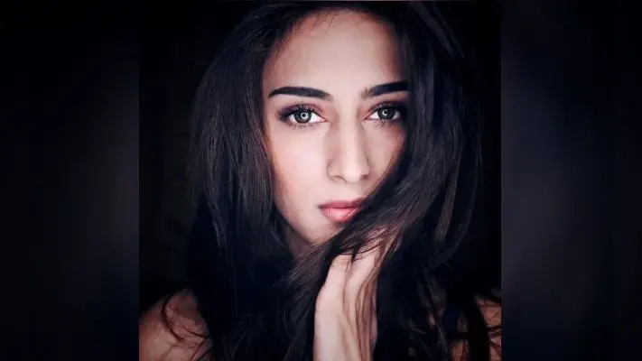 Kasautii Zindagi Kay फेम ‘प्रेरणा’ ने पूल में दिया बोल्ड पोज, एरिका फर्नांडिस का हॉट लुक सोशल मीडिया पर वायरल