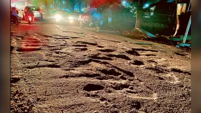 धनबाद में अस्पताल पहुंचने में उखड़ जा रहीं मरीजों की सांसें, सड़कों का है ऐसा हाल