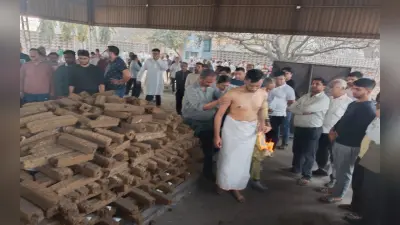 झारखंड के धनबाद में डॉक्टर दंपती समेत 3 शवों का हुआ अंतिम संस्कार, बेटी प्रेरणा बोली माता-पिता की हुई हत्या