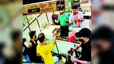 धनबाद के धनसार स्थित गुंजन ज्वेलर्स में भीषण डाका, फायरिंग