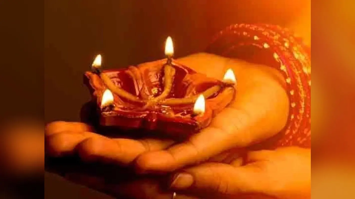 Happy Dhanteras 2022: गुमला के बाजारों में बरसा धन, करीब 20 करोड़ का कारोबार, जाम से परेशान रहे लोग