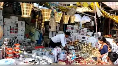 Dhanteras 2022: सज-धज कर बाजार तैयार, दुकानों में ऑफर की भरमार…जी भर करें खरीदारी