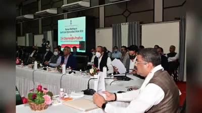 क्या कम होगी पेट्रोल – डीजल की कीमत, केंद्रीय पेट्रोलियम मंत्री धर्मेंद्र ने की तेल और गैस कंपनियों के साथ बैठक