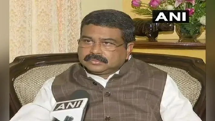 Petrol Diesel Price Hike : पेट्रोलियम मंत्री धर्मेंद्र प्रधान का सोनिया गांधी पर पलटवार, कहा- राजस्थान और महाराष्ट्र की सरकार ने टैक्स के माध्यम से की सबसे ज्यादा कमाई