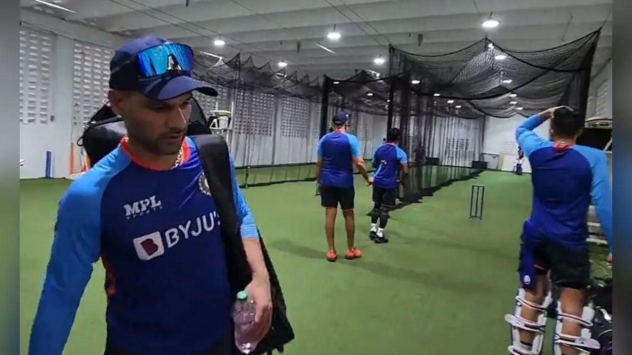 WI vs IND: टीम इंडिया के खिलाड़ियों ने बारिश के कारण किया इंडोर अभ्यास, पहला वनडे मुकाबला 22 को