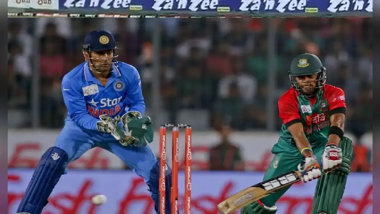 T20 WC: मेंटर धोनी की क्लास, ईशान किशन और ऋषभ पंत को दिया विकेटकीपिंग का टिप्स, वीडियो वायरल