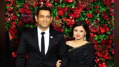 एमएस धौनी ने फिर जीता फैंस का दिल, इकॉनमी क्लास के पैसेंजर से बदली अपनी बिजनेस क्लास की सीट, ये था कारण