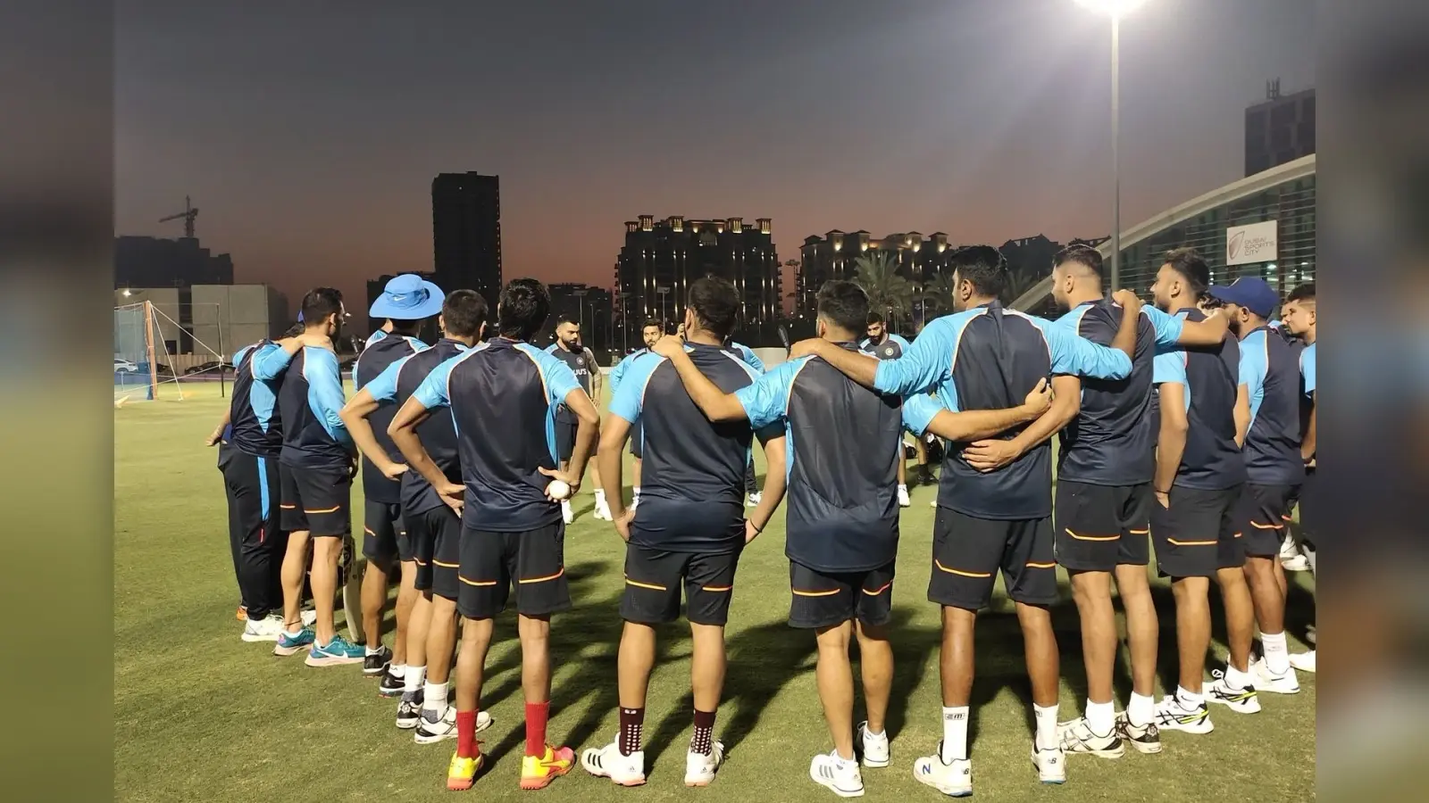 IND vs NZ: भारत-न्यूजीलैंड मुकाबले पर जमीं सबकी निगाहें, कोहली सेना हारी तो होंगे करोड़ों रुपये के नुकसान