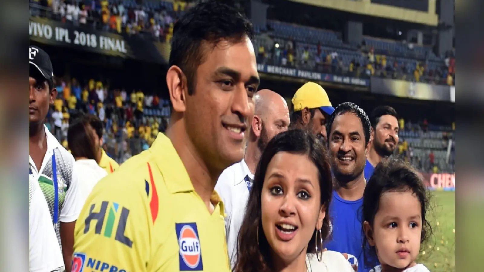 Dhoni Parents Health Update : साक्षी ने दिया धौनी के माता-पिता का हेल्थ अपडेट, कोरोना पॉजिटिव होने के बाद अस्पताल में हैं भर्ती