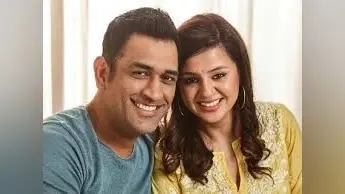घर आये नये मेहमान का अच्छे से केयर कर रहे हैं धौनी, वाइफ साक्षी ने शेयर किया प्यारा वीडियो
