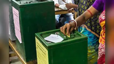 धुपगुड़ी उपचुनाव : कड़ी सुरक्षा के बीच धूपगुड़ी में मतदान जारी,बूथ पर 2 मतदाताओं को ही प्रवेश की इजाजत