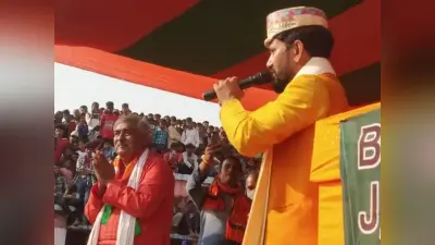 BJP के लिए रैली करने पहुंचे निरहुआ, गुस्साई भीड़ ने किया हंगामा तो पुलिस को करना पड़ा लाठीचार्ज