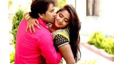 Bhojpuri Song: ‘दबे पांव नजरिया बचाके’ निरहुआ से मिलने पहुंची काजल राघवानी, रोमांस देखकर मचल उठे फैंस