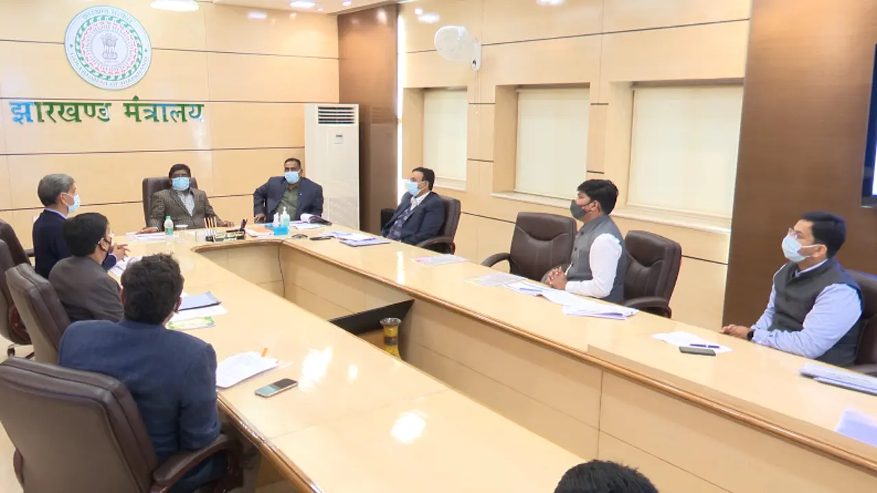 झारखंड के 17 जिलों में कल से खुलेंगे स्कूल, रांची समेत 7 जिलों में 8वीं तक के बच्चों की रहेगी छुट्टी