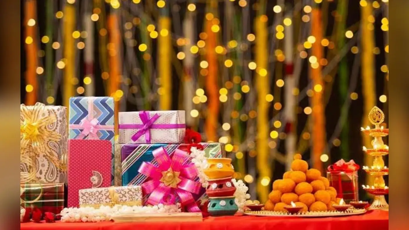 Diwali Gift Ideas: अपने प्रियजनों को दिवाली गिफ्ट में दें ये स्मार्टफोन्स, कीमत 15 हजार रुपये से भी कम