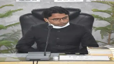 बिहार: जींस और टीशर्ट पहनकर अब नहीं जा सकते ऑफिस, सारण जिले के डीएम ने जारी किया सर्कुलर
