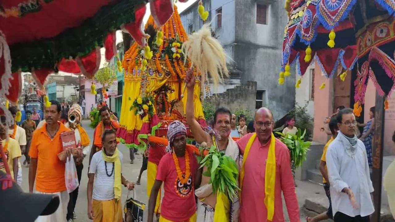 Holi 2022: राधा-कृष्ण की पारंपरिक दोल यात्रा सरायकेला में निकली, जानें इसकी महत्ता