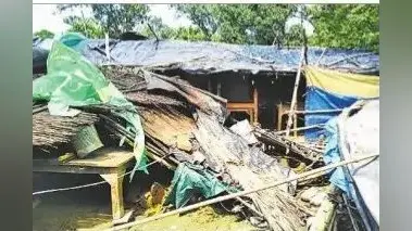 पानी कम होने पर भी खुले आसमान के नीचे रहेंगे बाढ़ पीड़ित