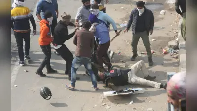 Tractor Parade: दिल्ली में महासंग्राम, किसानों और पुलिस में भिड़ंत, लाठीचार्ज, आंसू गैस के गोले, लालकिले में घुसे प्रदर्शनकारी, पढ़ें अब तक की बड़ी बातें