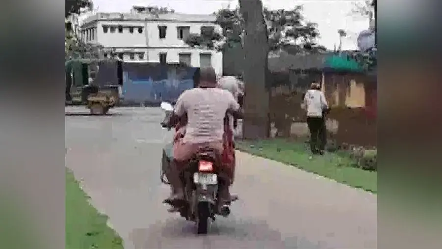 अस्पताल में खड़ी रही एंबुलेंस नहीं मिली, बाइक से बच्चों की लाश ले गए परिजन
