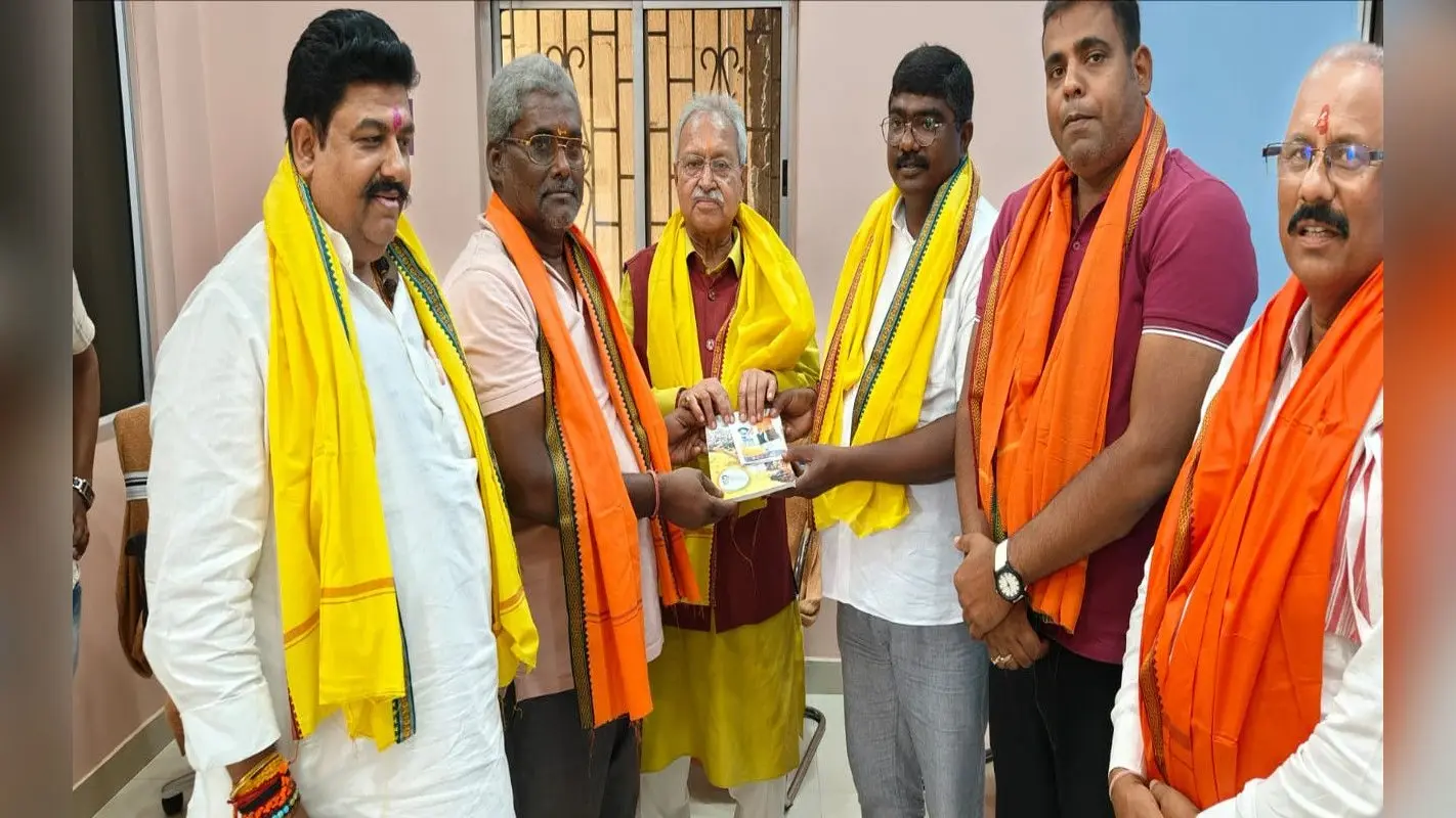 अंतिम पायदान पर खड़े व्यक्ति को मुख्यधारा में जोड़ना हमारा संकल्प : डॉ लक्ष्मीकांत वाजपेई