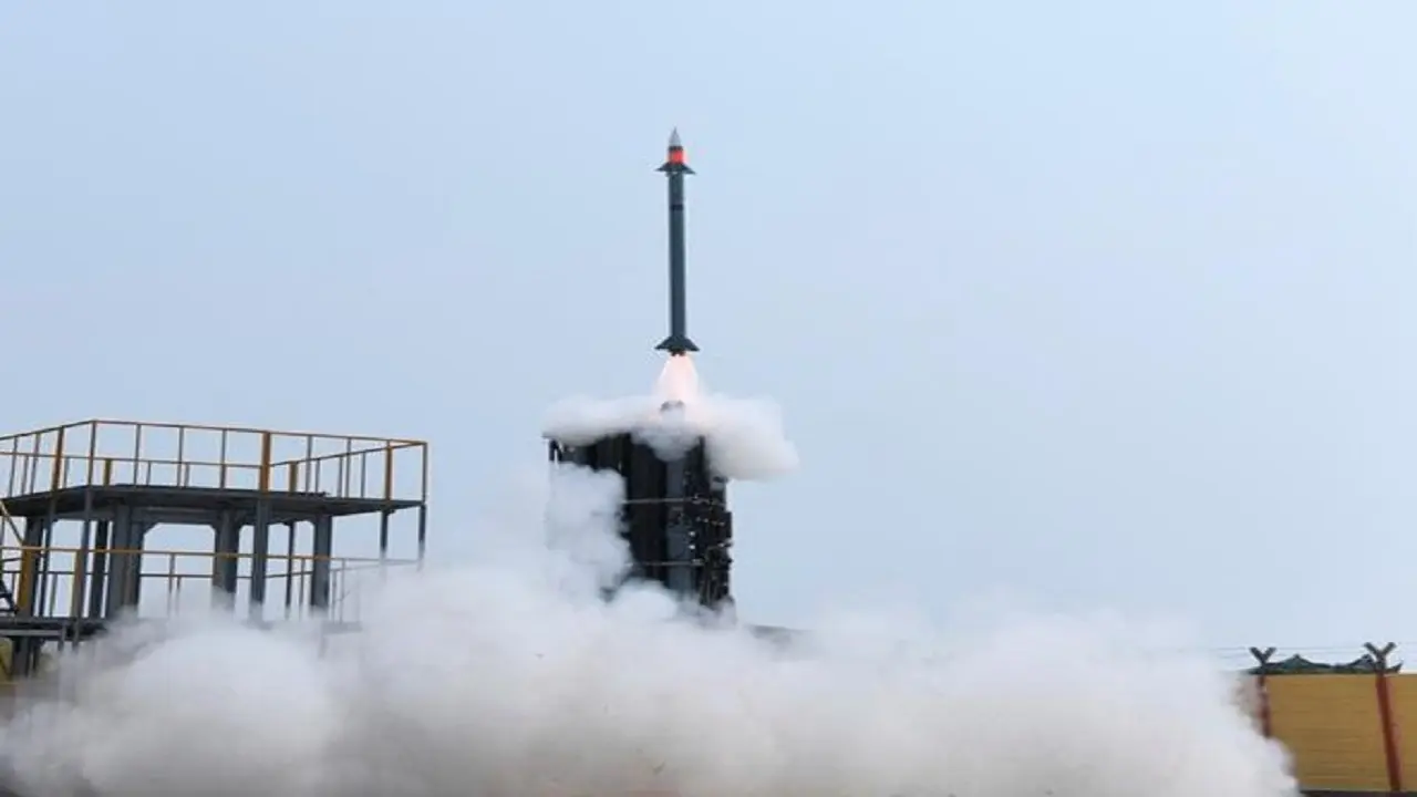 MRSAM Missile: सतह से हवा में मार करने वाली मध्यम दूरी की मिसाइल का सफल परीक्षण, DRDO ने दी जानकारी