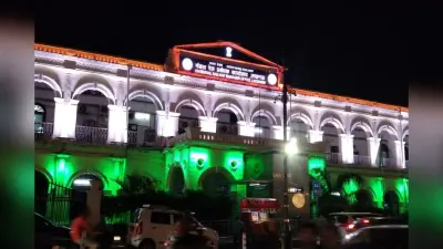 Independence Day: स्वतंत्रता दिवस के मौके पर तिरंगी रोशनी से नहाए रेलवे स्टेशन, देखें PHOTO