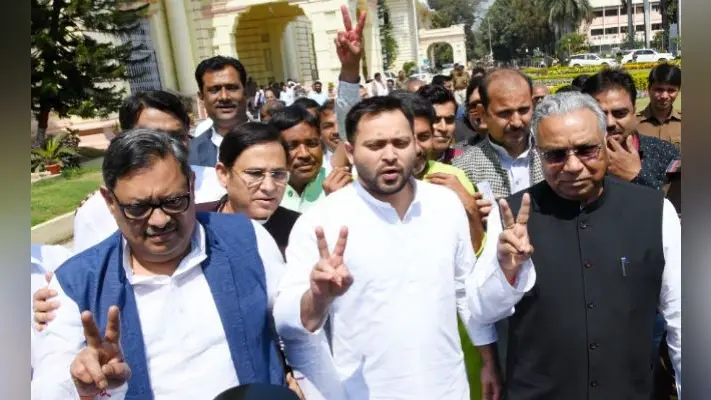 Rajya Sabha election 2020 : तेजस्वी की मौजूदगी में RJD उम्मीदवारों ने दाखिल किया नामांकन