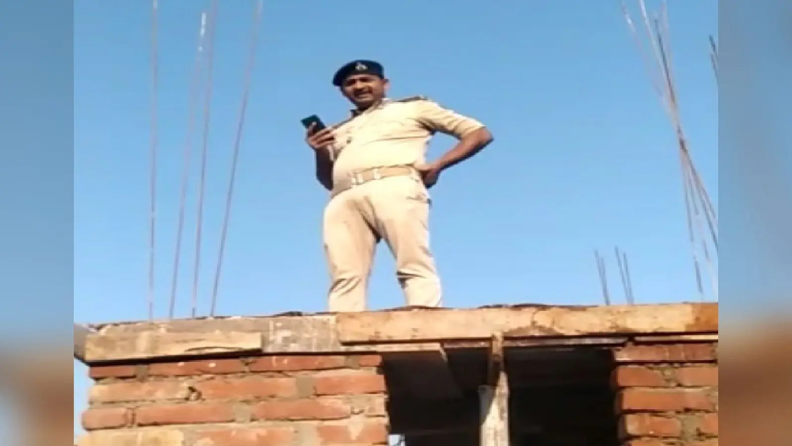 पटना में अवैध निर्माण की सूचना पर पहुंचे तीन पुलिस जवान, लोगों ने बनाया बंधक, जानें पूरी बात