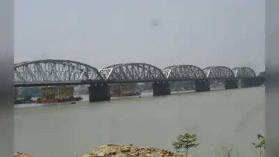 कोलकाता : बाइक विवेकानंद सेतु पर खड़ी कर व्यक्ति ने हुगली नदी में लगा दी छलांग, तलाश जारी