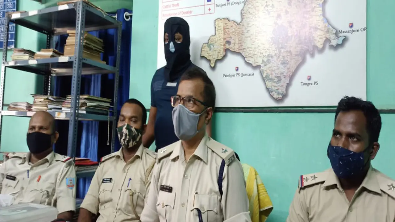 Jharkhand Crime News : CBI अफसर और मजिस्ट्रेट बन कर दुमका के पाटनपुर में दुकानदारों से डेढ़ लाख की ठगी, जानें आरोपी की मोडस ऑपरेंडी