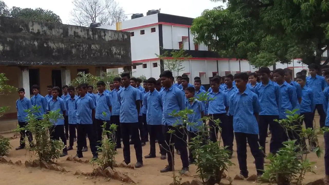 Jharkhand News: पानी नहीं मिलने से नाराज दुमका के बरमसिया कस्तूरबा विद्यालय की छात्राओं ने किया हंगामा