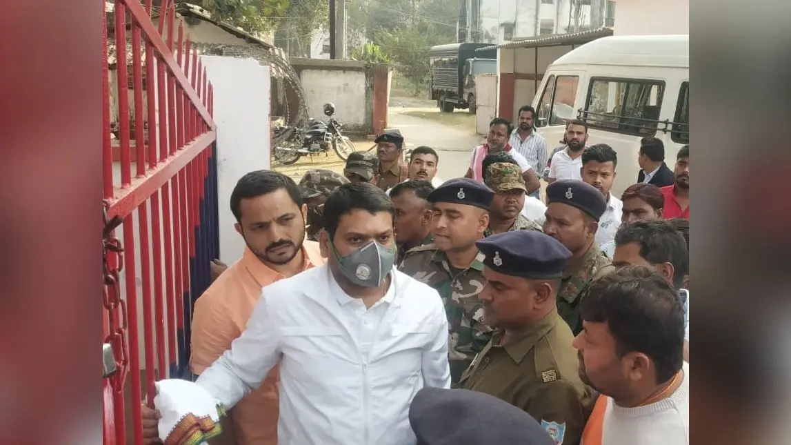 Jharkhand: झरिया के पूर्व विधायक संजीव सिंह अधिवक्ता से एकांत में कर सकेंगे बात, कोर्ट से मिली अनुमति