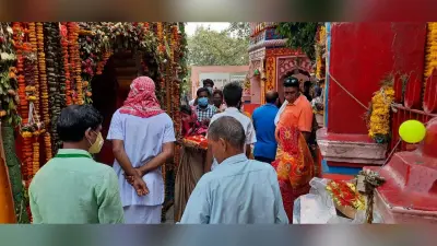 Happy Durga Ashtami 2020: रजरप्पा में भक्तों ने आदिशक्ति से की सुख-समृद्धि की कामना, दुर्गा अष्टमी पर संधि बलि से मां दुर्गा को दी पुष्पांजलि
