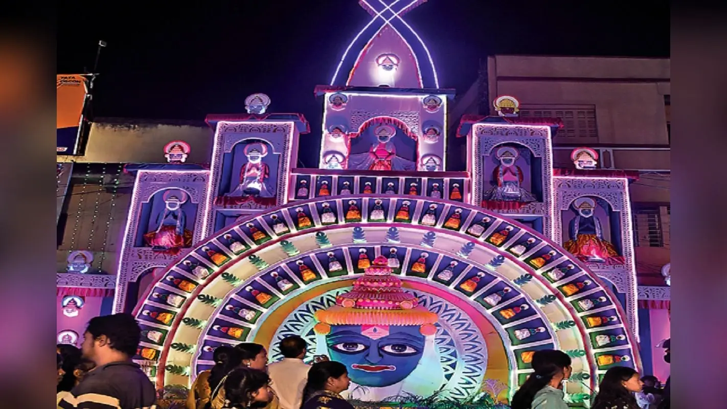 Durga Puja 2023: माता के दरबार में उमड़ रही भक्तों की भीड़, यहां देखें रांची के प्रमुख पंडालों की साज सजावट