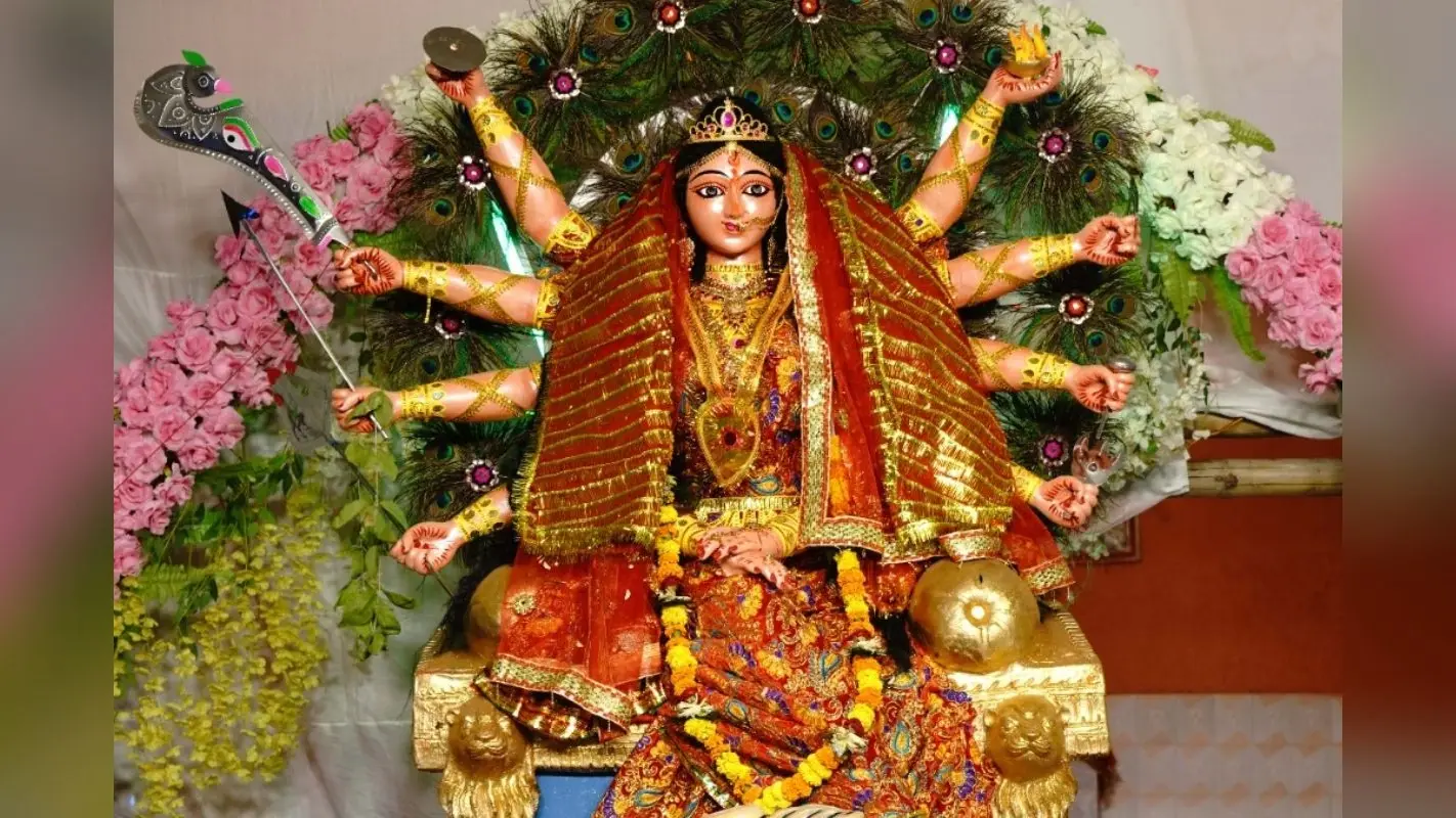PHOTOS: झारखंड के पलामू में सजा मां दुर्गे का दिव्य दरबार, पूजा पंडालों की देखिए खूबसूरती