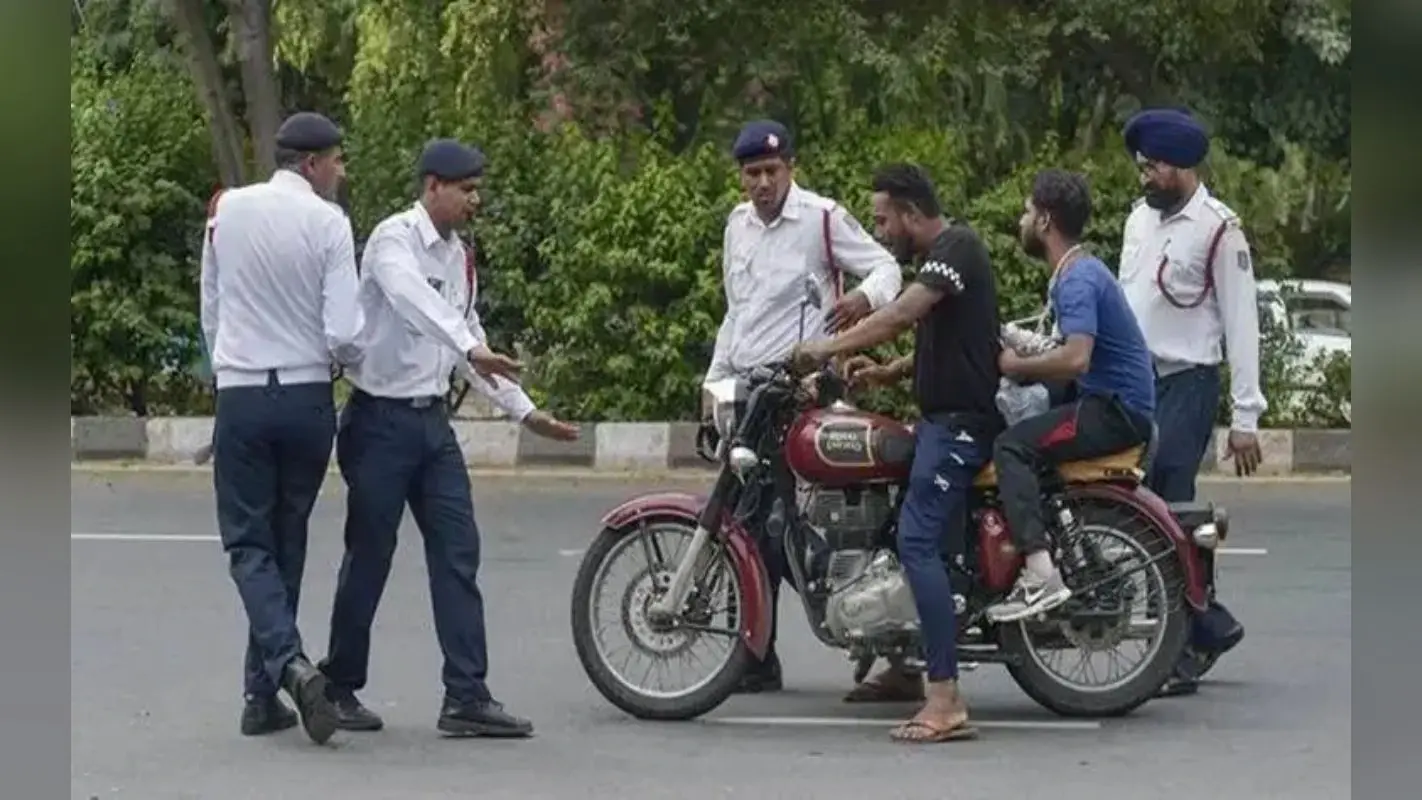 Traffic Challan Fine Full Detail: यातायात नियमों का करें पालन, नहीं तो जेब के साथ जान पर भी आफत!