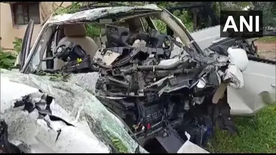 Bangalore News: तेज रफ्तार ऑडी Q3 के पोल से टकराने से उड़े परखच्चे, कार में सवार सभी 7 लोगों की मौत