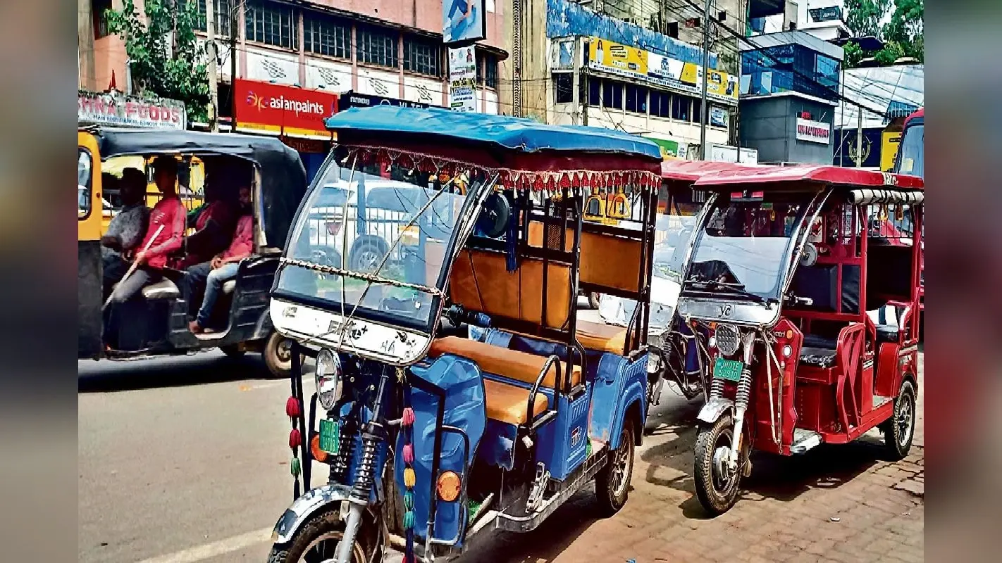 E-Rickshaw Rule: भागलपुर में चल रही ई-रिक्शा कोडिंग प्रणाली अब पूरे राज्य में होगी लागू, आठ सदस्यीय टीम करेगी मॉनिटरिंग…