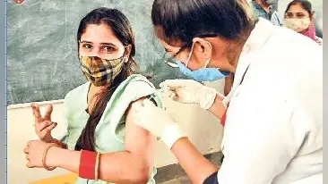 रिस्पॉन्स रेट बढ़ाने के लिए चार से 12 हफ्ते की गयी कोरोना वैक्सीन लेने की समयावधि, जानिये क्या कहते हैं विशेषज्ञ