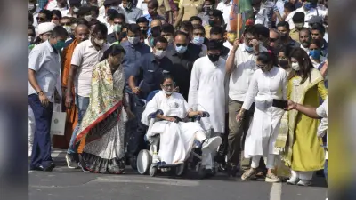 Bengal Chunav 2021: ममता के ‘सियासी चोट’ पर चुनाव आयोग का ‘हथौड़ा’, क्या बंगाल में उलटा पड़ेगा दीदी का दांव ?