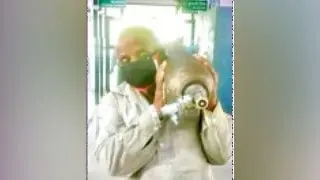 रोज कंधे पर ऑक्सीजन सिलेंडर पहुंचा रहा 72 साल का पिता, नहीं बचा पाया बेटे की जान