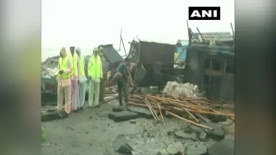 Cyclone Yaas Updates : लैंडफाॅल के बाद भी कहर जारी, ओडिशा में सड़कें टूटी, चेकपोस्ट हवा में उड़े,बंगाल में एक करोड़ लोग प्रभावित, झारखंड में भारी बारिश