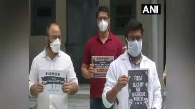 बाबा रामदेव के खिलाफ डॉक्टर्स का ‘ब्लैक डे’, देश भर में योग गुरु के खिलाफ प्रदर्शन