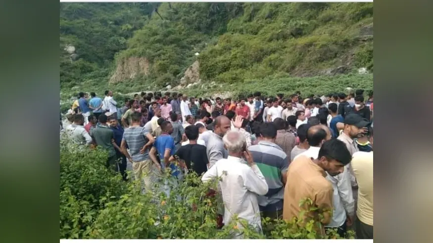 हिमाचल प्रदेश में कार खाई में गिरी, नौ की मौत, शादी समारोह में शामिल होने जा रहे थे मृतक