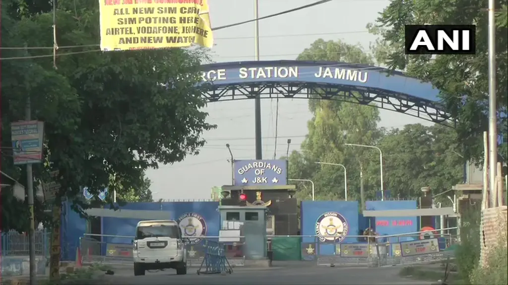 Jammu Airport Explosion : जम्मू एयरपोर्ट के टेक्निकल एरिया में धमाके के पीछे पाकिस्तान का हाथ? ड्रोन से IED गिराने का शक, NIA-NSG की टीम पहुंची