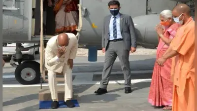 जन्मभूमि पर कदम रखते ही भावुक हुए राष्ट्रपति रामनाथ कोविंद, मिट्टी लेकर मस्तक पर लगाया