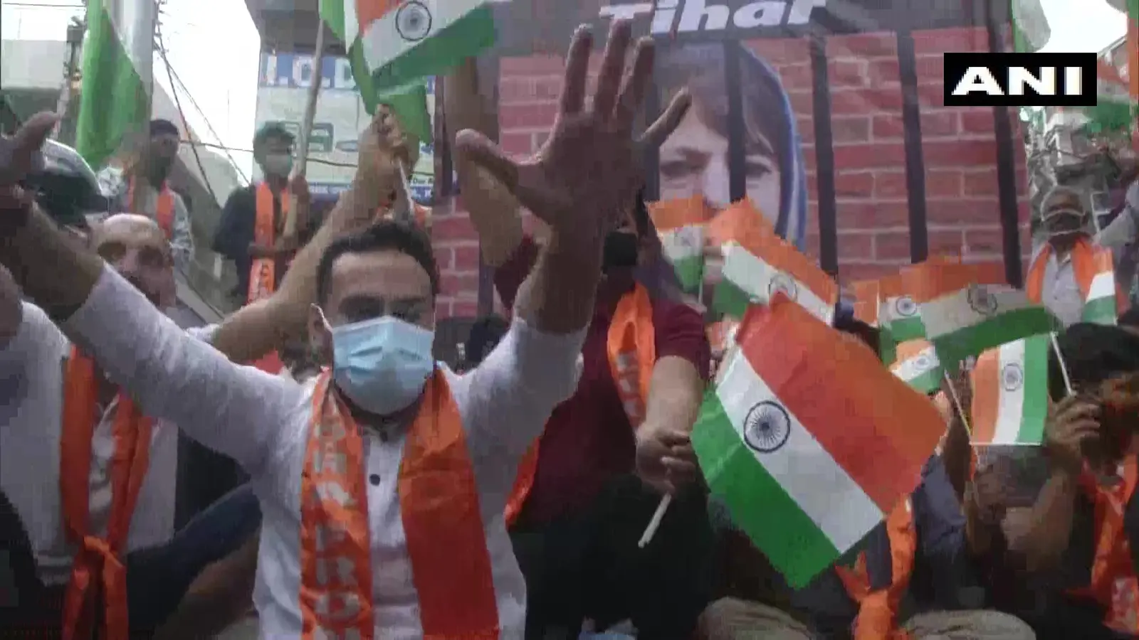 गुपकर के जवाब में खड़ा हुआ डोगरा फ्रंट, महबूबा के पाकिस्तान प्रेम पर तिरंगा लेकर घाटी में प्रदर्शन