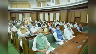 Bihar Vidhan Sabha: मानसून सत्र में विपक्ष का विरोध,काला मास्क और हेलमेट पहनकर पहुंचे नेता, कार्यवाही स्थगित
